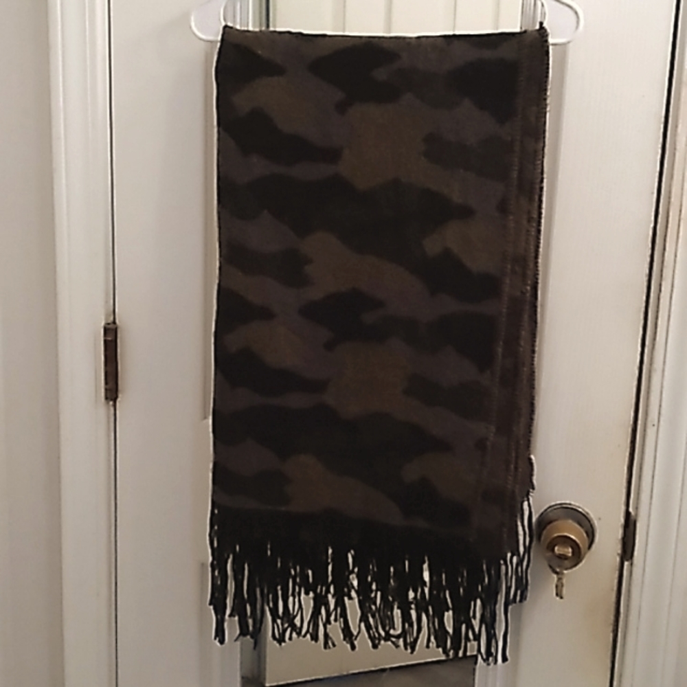 Camo blanket scarf